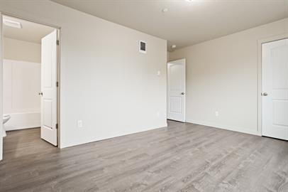 Building Photo - Modern 3 bedroom Duplex