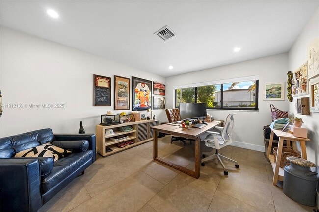 Building Photo - 419 Alamanda Dr