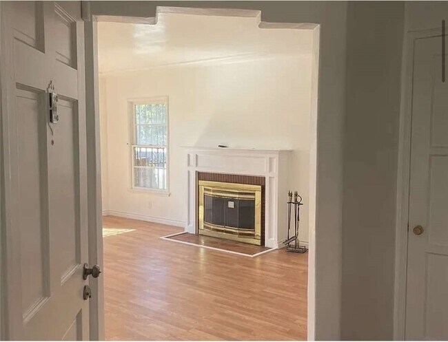 Building Photo - 8724 Ruthelen St