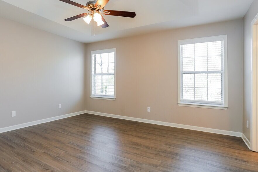 Building Photo - 3721 Riverside Pkwy