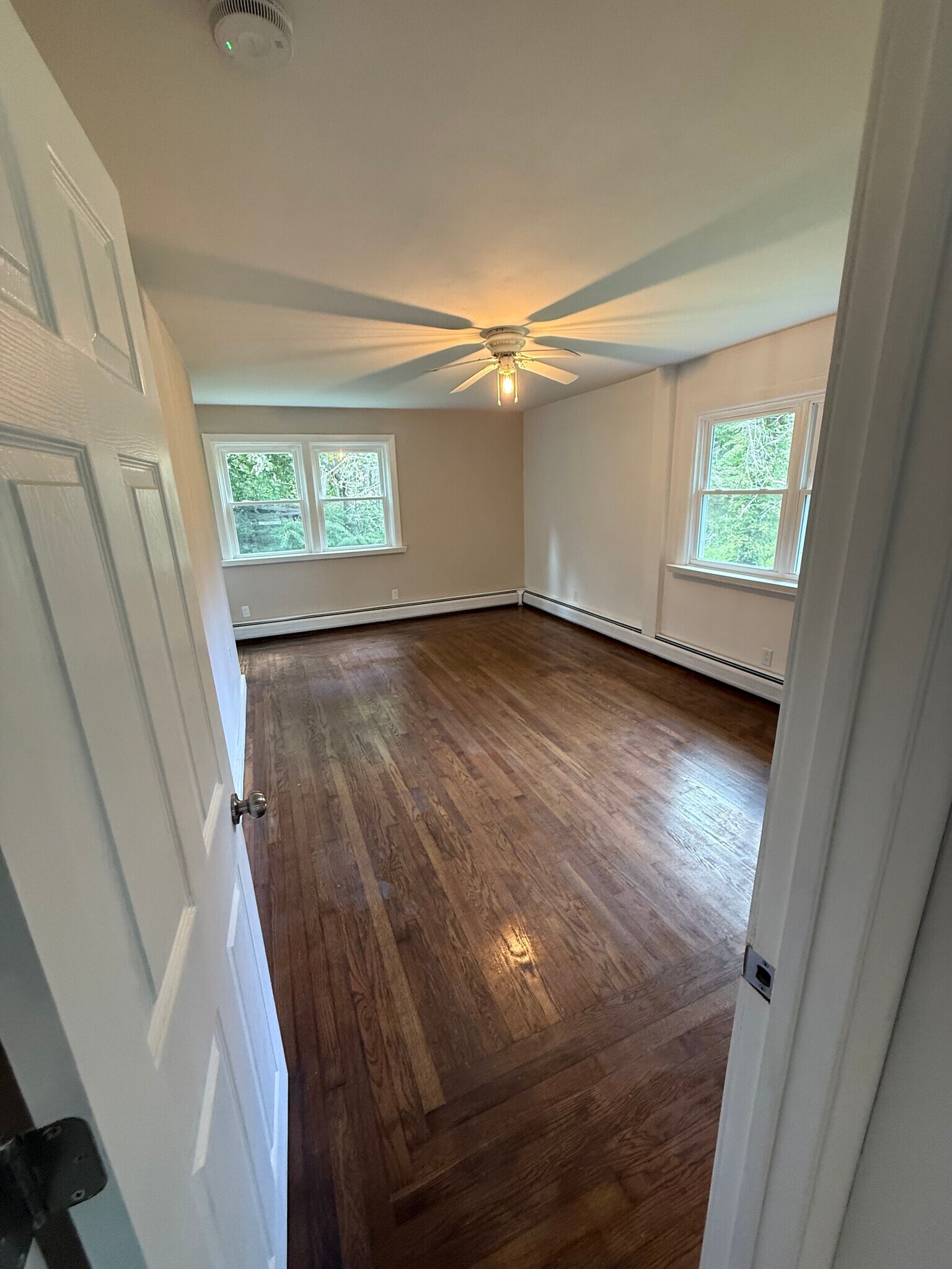 Another bedroom large bedroom downstairs - 62 Belfield Dr