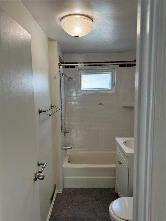 Building Photo - 24 Oneida St