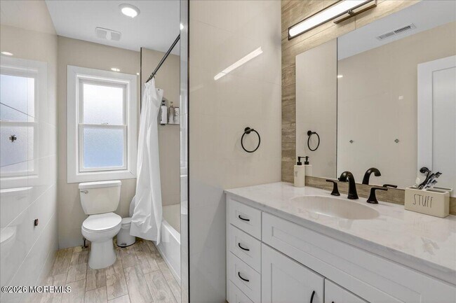 Building Photo - 475 Monmouth Pl