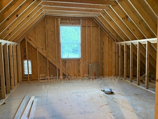 Building Photo - 239 McLaughlin Dr