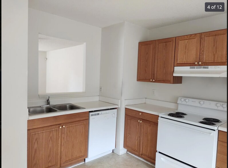 Building Photo - 142 Picasso Dr
