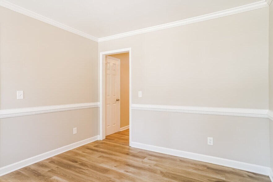 Building Photo - 983 St Catherines Dr