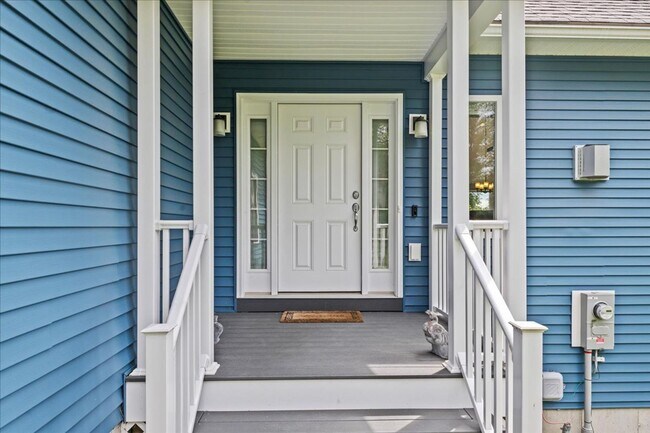 Building Photo - Contemporary with Gorgeous Views in Hinesburg, Vermont - Fully Furnished w/ Utilities Included