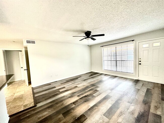 Building Photo - 1311 Antoine Dr