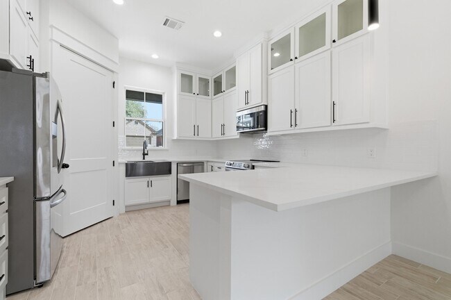 Building Photo - 3515 Country Club Blvd