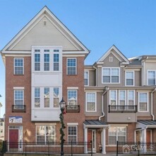 Building Photo - 24 Roosevelt Ave