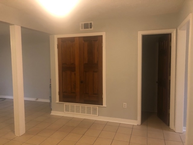 Building Photo - 384 Brookwood Lake Pl