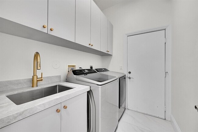 Building Photo - 11163 NW 69th Pl