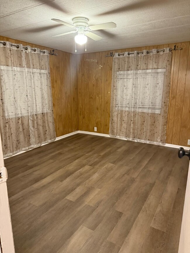 Building Photo - 11621 Venetian Ave