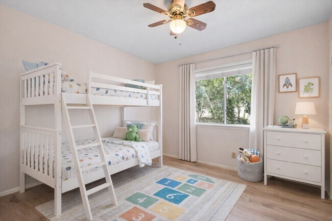 Building Photo - 2630 Lakeway Dr