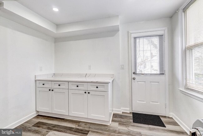 Building Photo - 2805 Hamilton Ave