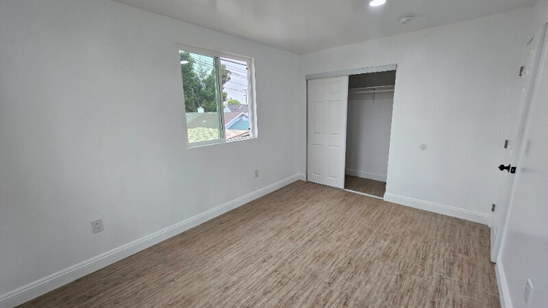 Building Photo - 711 N Sloan Ave