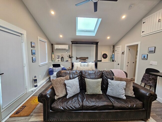 Building Photo - 90 Edgartown Rd