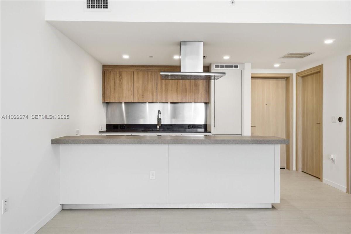 Building Photo - 1000 Brickell Plz