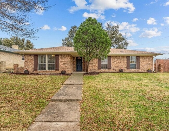 Building Photo - Bright 3-Bed, 2-Bath Lewisville Home with Spacious Fenced Yards