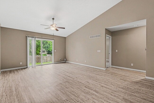 Building Photo - 1059 N 170th Ave