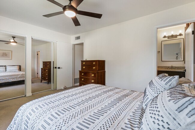 Building Photo - Cute 3 Bedroom 2 Bath In Phoenix!