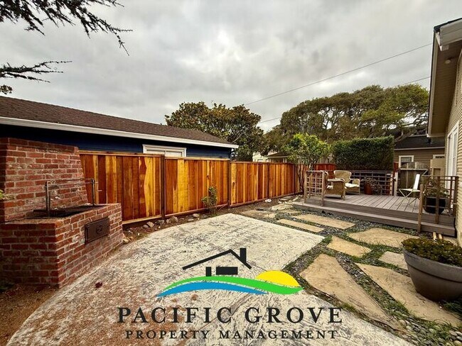 Building Photo - Pacific Grove 2-bedroom , 2 bath. Prime Walk to Town Location!