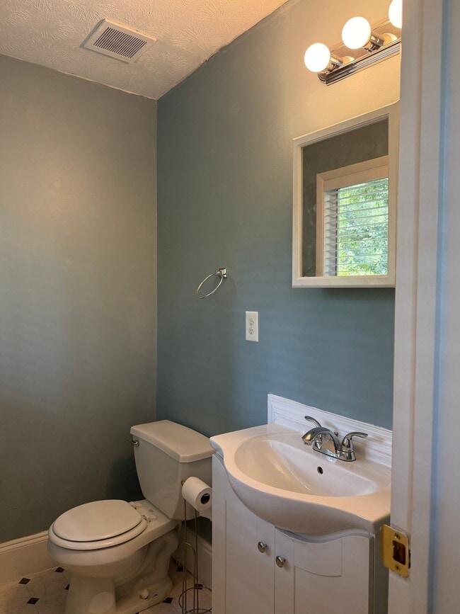 Building Photo - 6529 Sinclair Pl