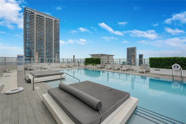 Building Photo - 1010 Brickell Ave