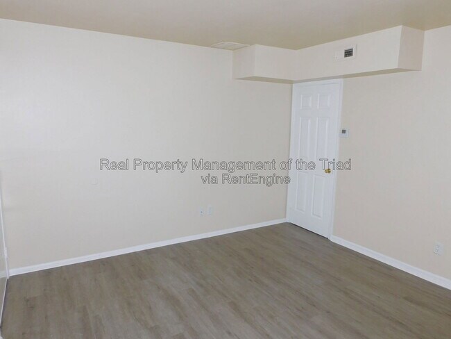 Building Photo - 4302 Parker St