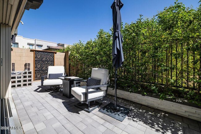 Building Photo - 7347 E Vista Bonita Dr