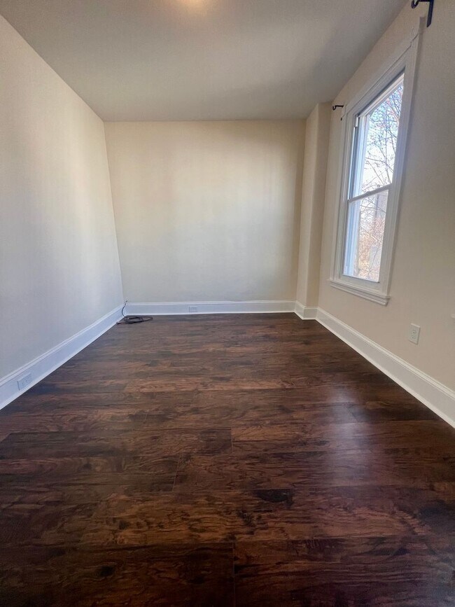 Building Photo - Stunning 3-Bedroom Townhome by LaSalle! Available NOW!