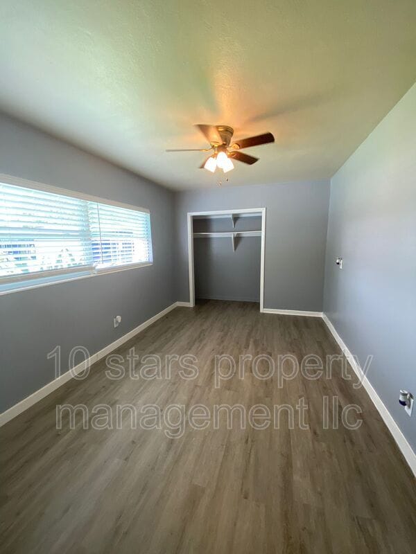 Building Photo - 407 S Jupiter Ave