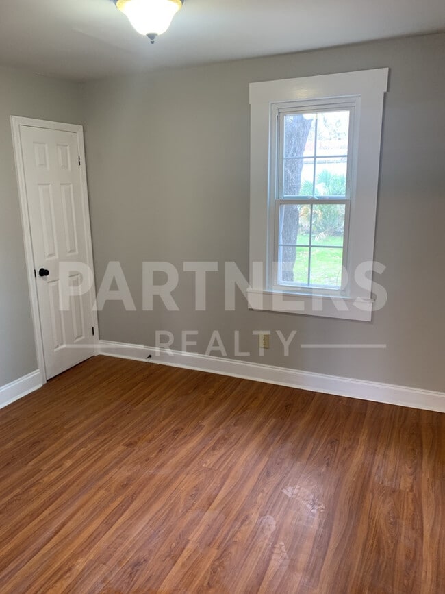 Building Photo - 121 Hanrick St