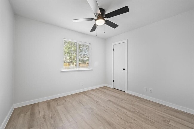 Building Photo - 5545 Pine Pl