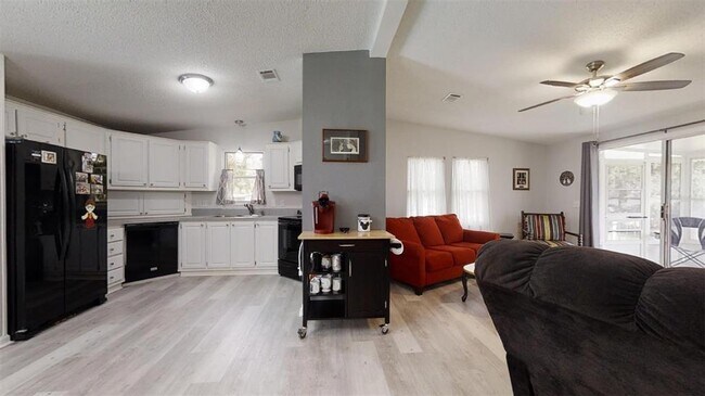 Building Photo - 1519 Hillcrest Dr