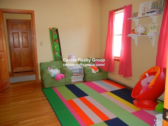 Building Photo - 62 Parsons St