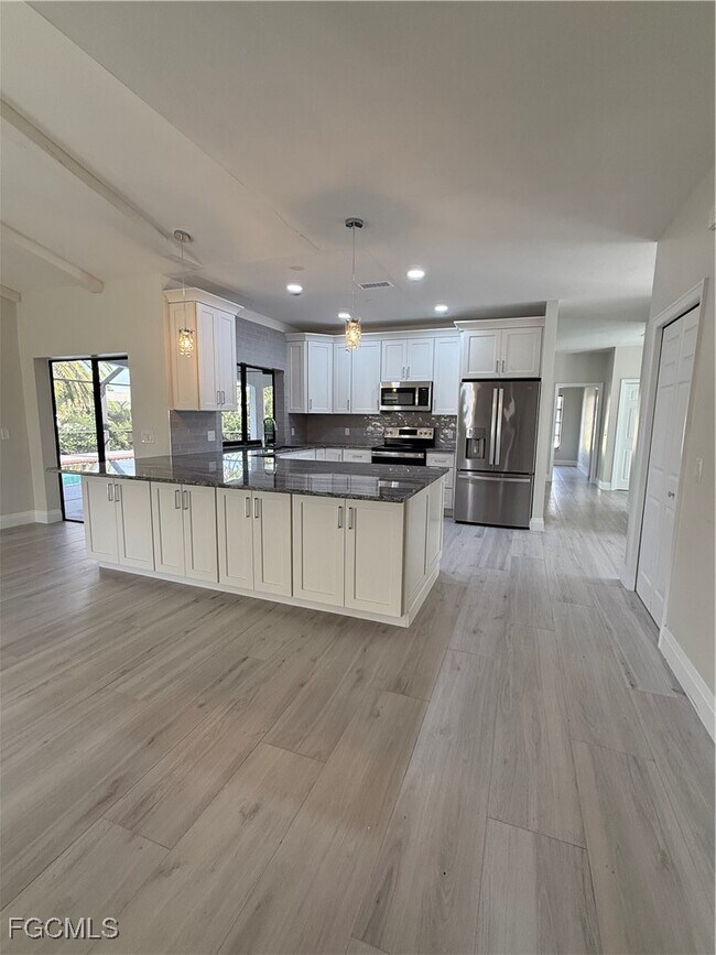 Building Photo - 711 SE 33rd Terrace