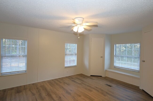 Building Photo - 5493 Griffin Dr