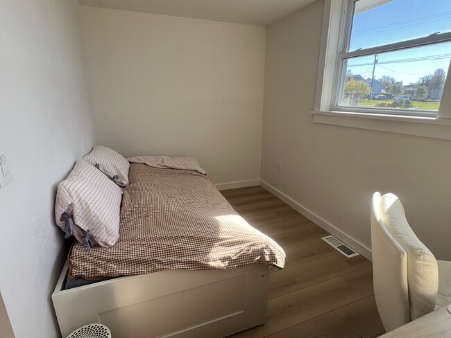 Building Photo - 1 Front St