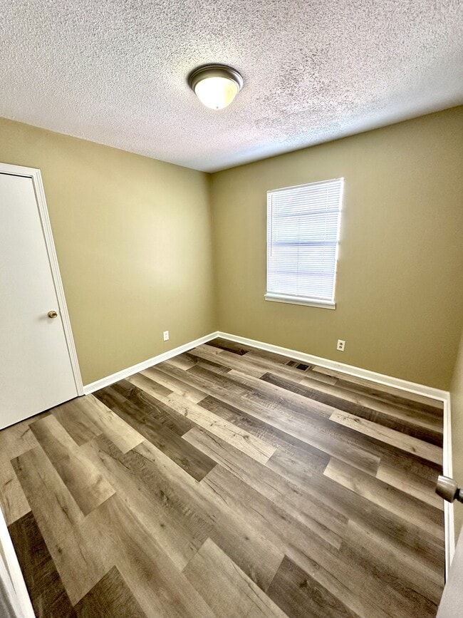 Building Photo - 2408 Powderly Ave SW