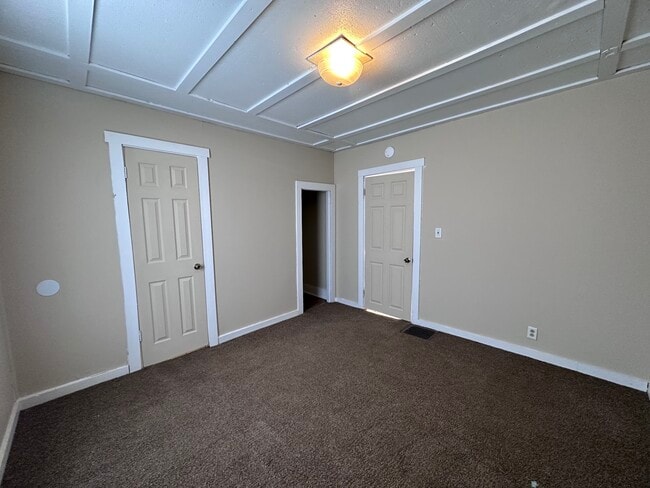 Building Photo - 124 Beard-N