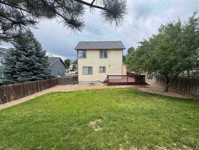 Building Photo - Updated 2 Bedroom w/ a Loft, 2 story