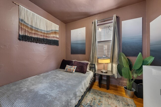 Building Photo - 340 E Clarence St