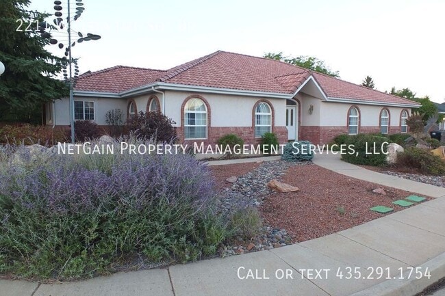 Building Photo - 2211 W Vista Del Sol Dr