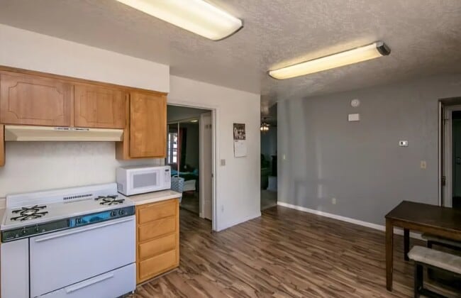 Building Photo - 2630 E Snavely Ave