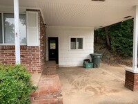 Building Photo - 912 W Clinton Dr