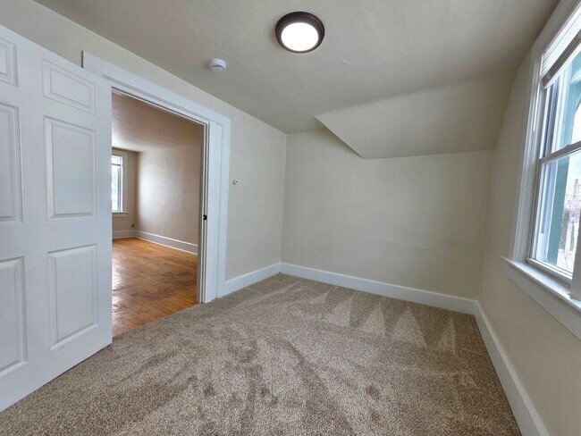 Building Photo - 1020-1022 Smith St