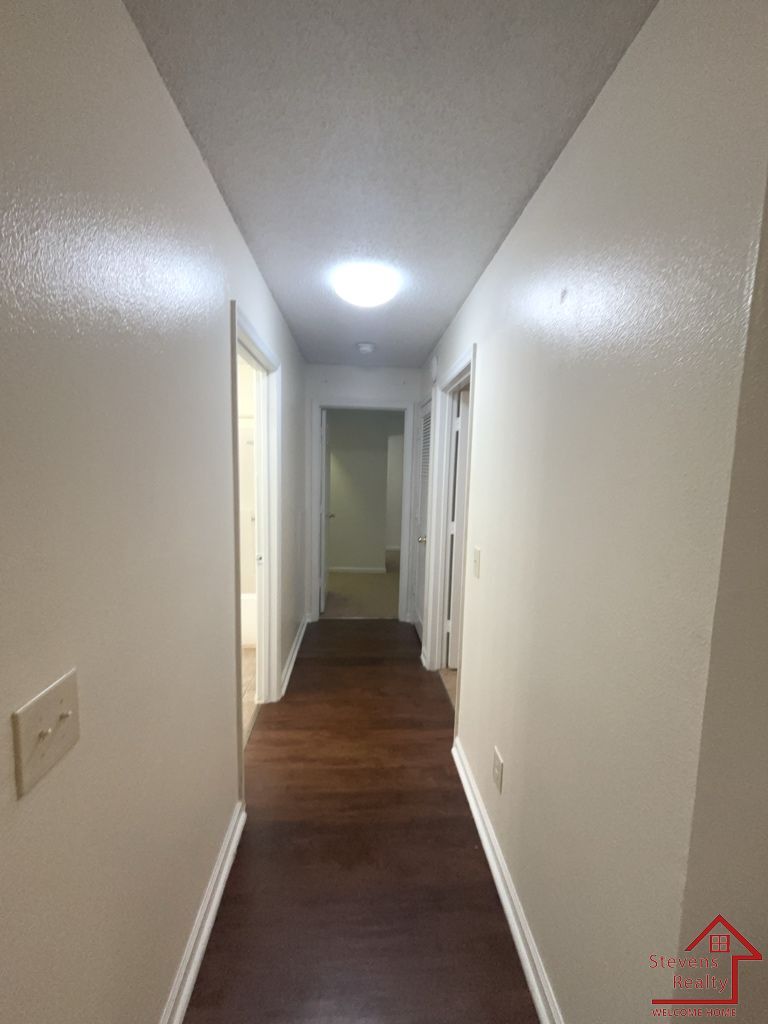 Building Photo - 430 Oriole Dr