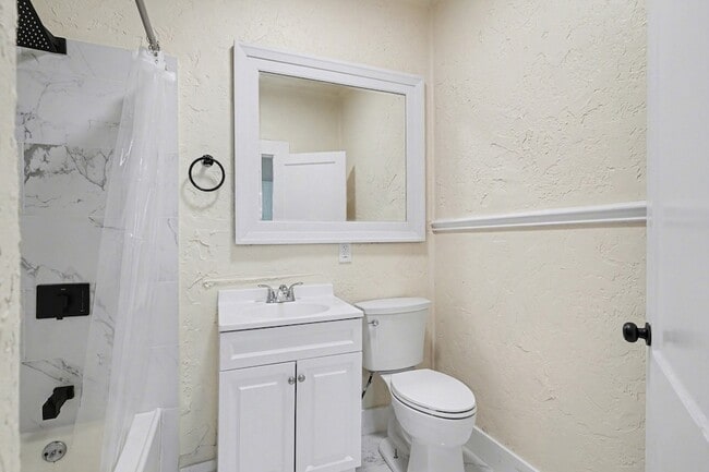 Building Photo - 4805 Belmont Ave