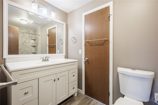 Building Photo - 16 Sanders Farm Dr